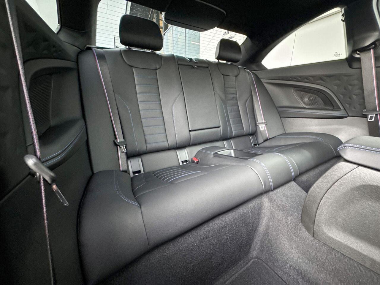 BMW 2-SERIE Coupé 220i | M Sport Pro | Premium Pack | M Sportstoelen