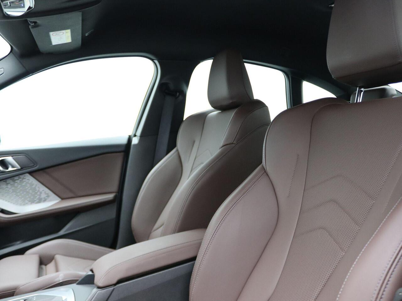 BMW 2-SERIE Gran Coupé 220 M Sportpakket | Parkeerhulpsysteem | Adaptief M-onderstel | Driving Assistant |18"