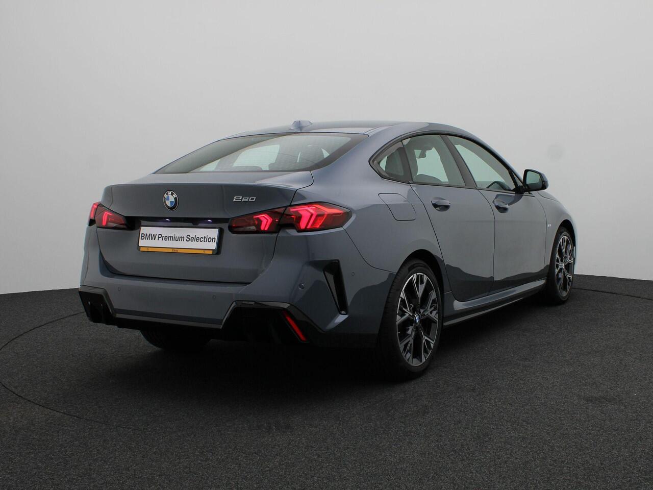 BMW 2-SERIE Gran Coupé 220 M Sportpakket | Parkeerhulpsysteem | Adaptief M-onderstel | Driving Assistant |18"