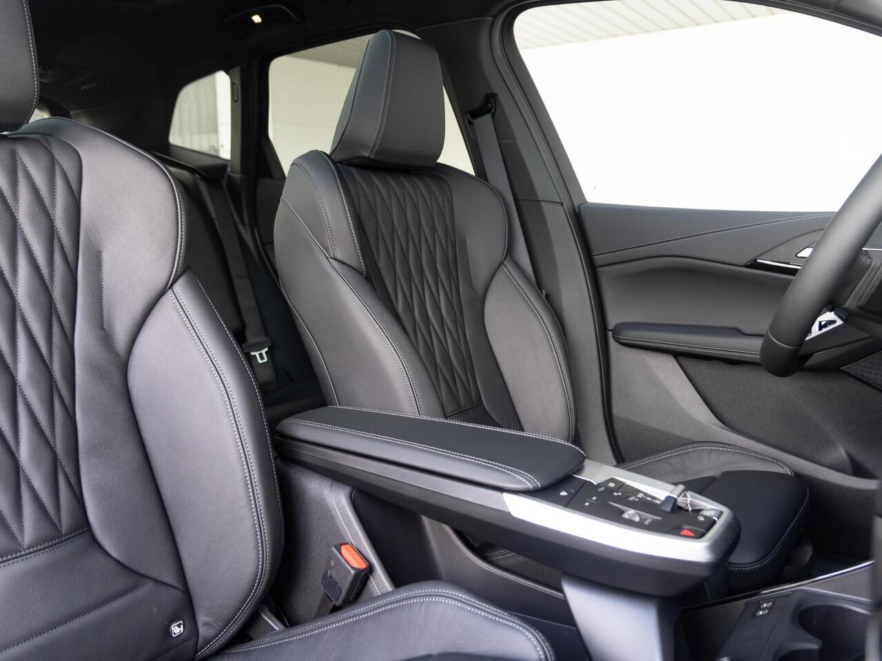 BMW 2-SERIE Active Tourer 225e xDrive | M Sportpakket | Innovation Pack | Verwarmd Stuurwiel | Comfort Access | Panoramadak | Stoelverwarming | Head-Up Display | Trekhaak