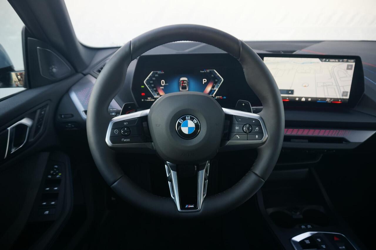 BMW 2-SERIE Gran Coupé 220 M Sportpakket Pro 19'' / Panoramadak / Elektrisch verstelbare stoelen / Head-Up Display / Harman Kardon / Trekhaak