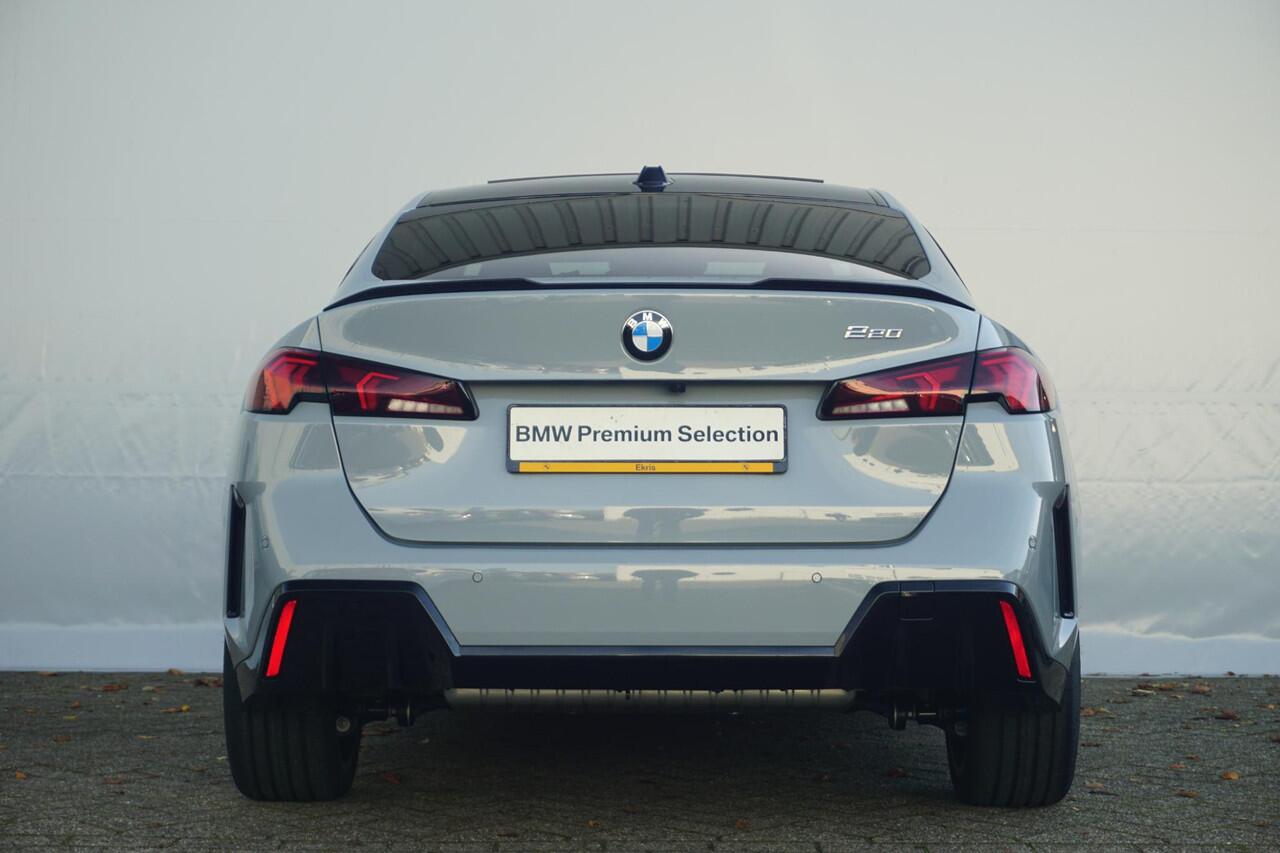 BMW 2-SERIE Gran Coupé 220 M Sportpakket Pro 19'' / Panoramadak / Elektrisch verstelbare stoelen / Head-Up Display / Harman Kardon / Trekhaak