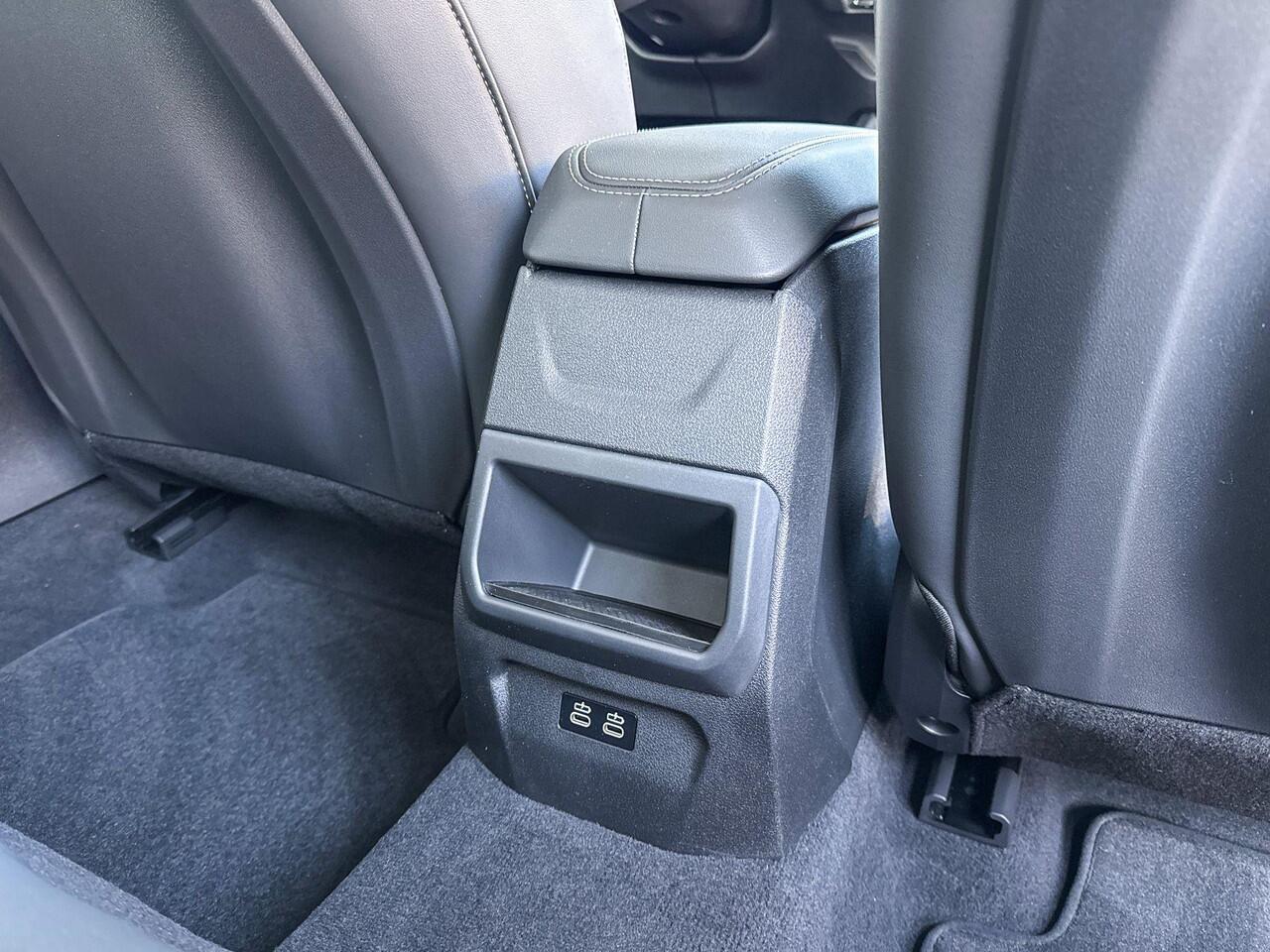 BMW 2-SERIE Gran Coupé 220 M Sport M-Sport Pro / Getinte Ramen / Glazen Dak / Stoel- en Stuurverwarming / Harman Kardon Audio