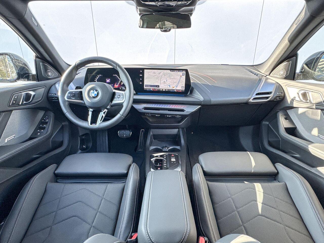 BMW 2-SERIE Gran Coupé 220 M Sport M-Sport Pro / Getinte Ramen / Glazen Dak / Stoel- en Stuurverwarming / Harman Kardon Audio