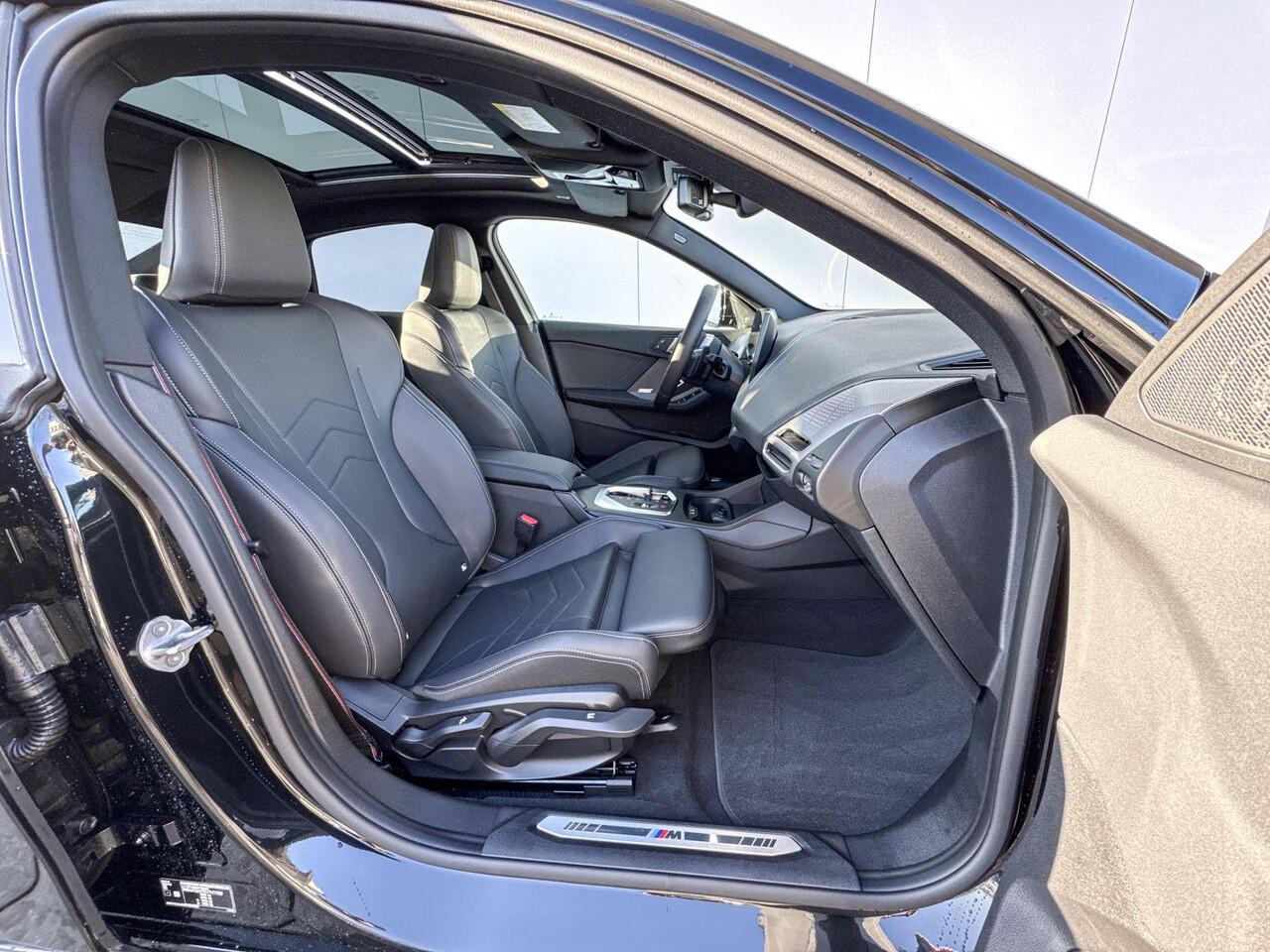 BMW 2-SERIE Gran Coupé 220 M Sport M-Sport Pro / Getinte Ramen / Glazen Dak / Stoel- en Stuurverwarming / Harman Kardon Audio