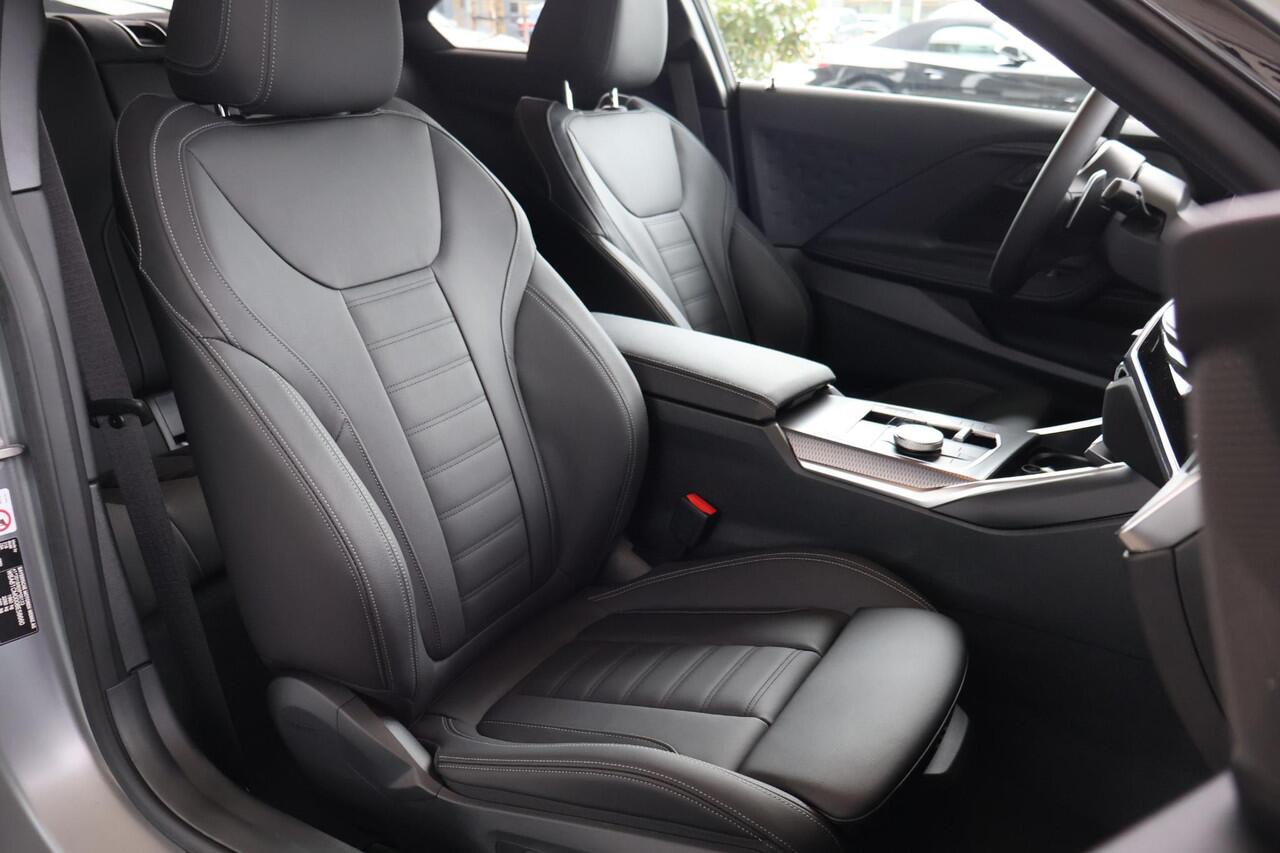 BMW 2-SERIE Coupé 218i Individual Frozen Pure Grey | M Sportpakket | Stuur- en stoelverwarming | Harman Kardon | Innovation Pack | Comfort Pack