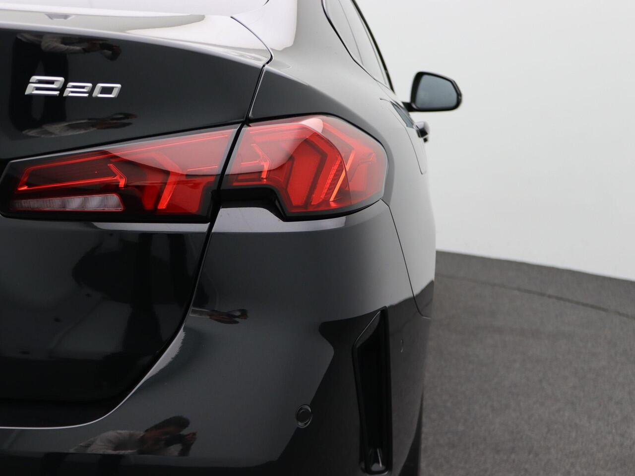 BMW 2-SERIE Gran Coupé 220 M Sportpakket | Premium Pack | Stuurwielrand Verwarmd | Achteruitrijcamera | Driving Assistant | 18''