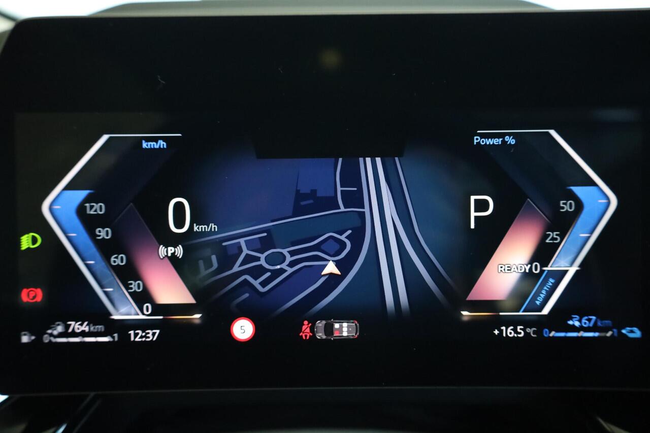 BMW 2-SERIE Active Tourer 225e xDrive | Harman Kardon | Panoramadak | Elektr. trekhaak | Head up | Stoel&Stuur Verwarming | Elektr. stoelen |