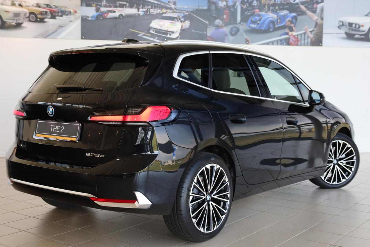 BMW 2-SERIE Active Tourer 225e xDrive | Harman Kardon | Panoramadak | Elektr. trekhaak | Head up | Stoel&Stuur Verwarming | Elektr. stoelen |