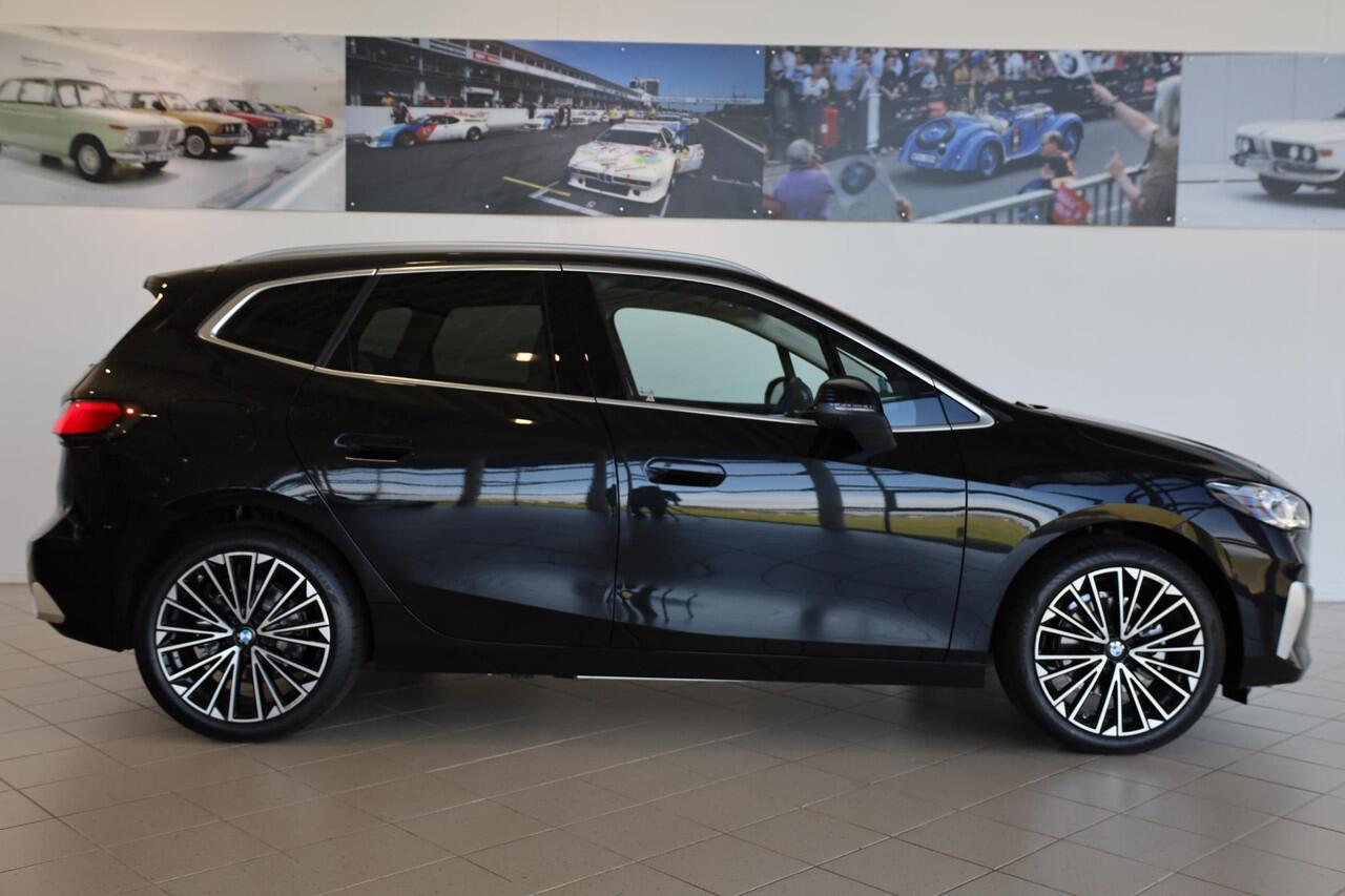 BMW 2-SERIE Active Tourer 225e xDrive | Harman Kardon | Panoramadak | Elektr. trekhaak | Head up | Stoel&Stuur Verwarming | Elektr. stoelen |