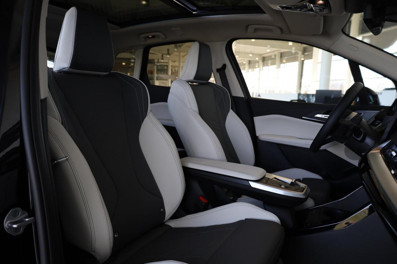 BMW 2-SERIE Active Tourer 225e xDrive | Harman Kardon | Panoramadak | Elektr. trekhaak | Head up | Stoel&Stuur Verwarming | Elektr. stoelen |