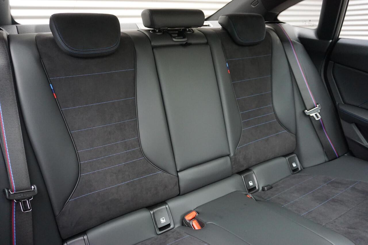 BMW 2-SERIE Gran Coupe 220 | M Sportpakket Pro | Innovation Pack | Trekhaak met afneembare kogel | Stuurwielrand verwarmd | Glazen panoramadak | Driving Assistant Professional