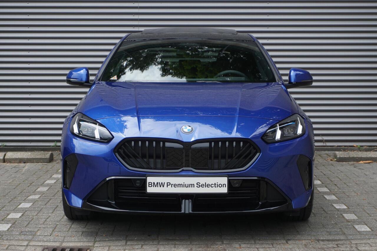 BMW 2-SERIE Gran Coupe 220 | M Sportpakket Pro | Innovation Pack | Trekhaak met afneembare kogel | Stuurwielrand verwarmd | Glazen panoramadak | Driving Assistant Professional