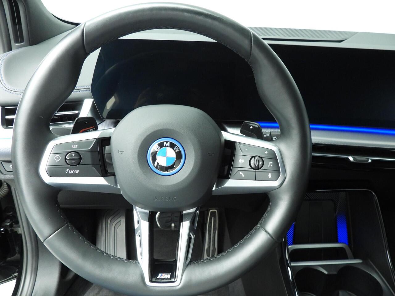 BMW 2-SERIE Active Tourer 225e xDrive | M-Sportpakket | LED | HUD | Sportstoelen | Keyles go | Active cruise | DAB | Alu 17 inch