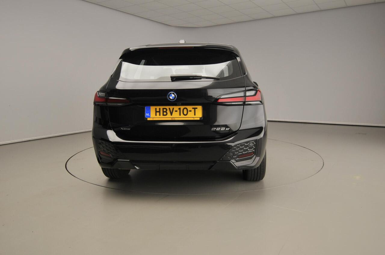 BMW 2-SERIE Active Tourer 225e xDrive | M-Sportpakket | LED | HUD | Sportstoelen | Keyles go | Active cruise | DAB | Alu 17 inch