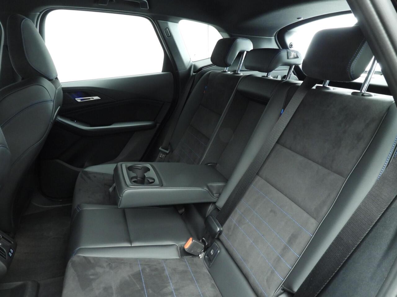 BMW 2-SERIE Active Tourer 225e xDrive | M-Sportpakket | LED | HUD | Sportstoelen | Keyles go | Active cruise | DAB | Alu 17 inch