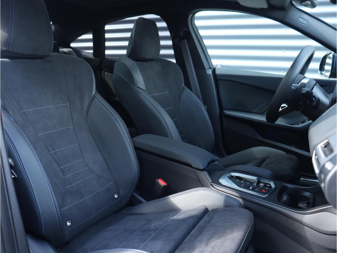 BMW 2-SERIE Gran Coupé 220 | M Sportpakket Pro | Innovation Pack | Panodak | Harman Kardon | Head-Up | Getint Glas | Driving Assistant | 19'' LMV | Ekris Selection