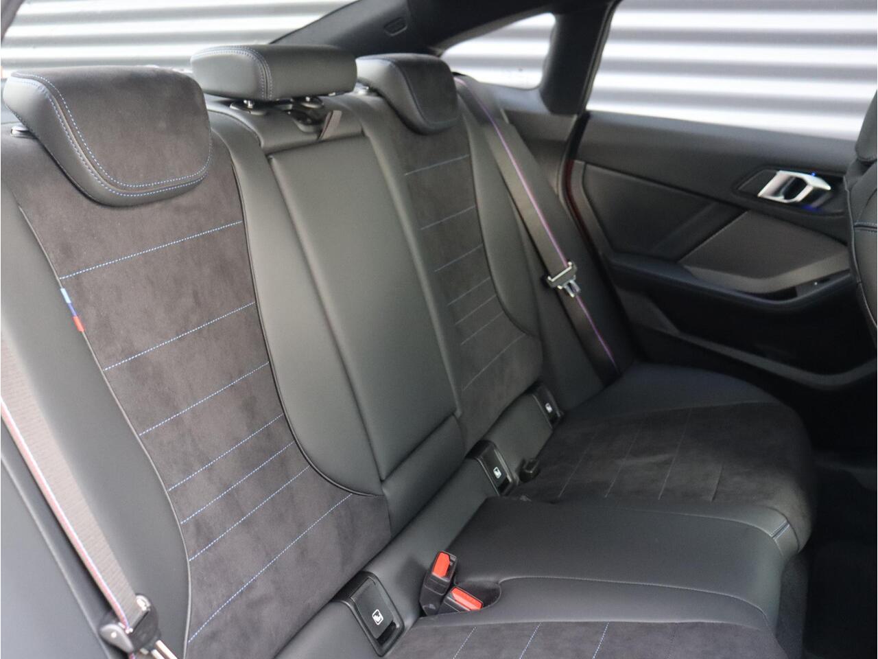 BMW 2-SERIE Gran Coupé 220 | M Sportpakket Pro | Panodak | Harman Kardon | Getint Glas | Premium Pack | Driving Assistant | Comfort Acces | 18'' LMV | Ekris Selection