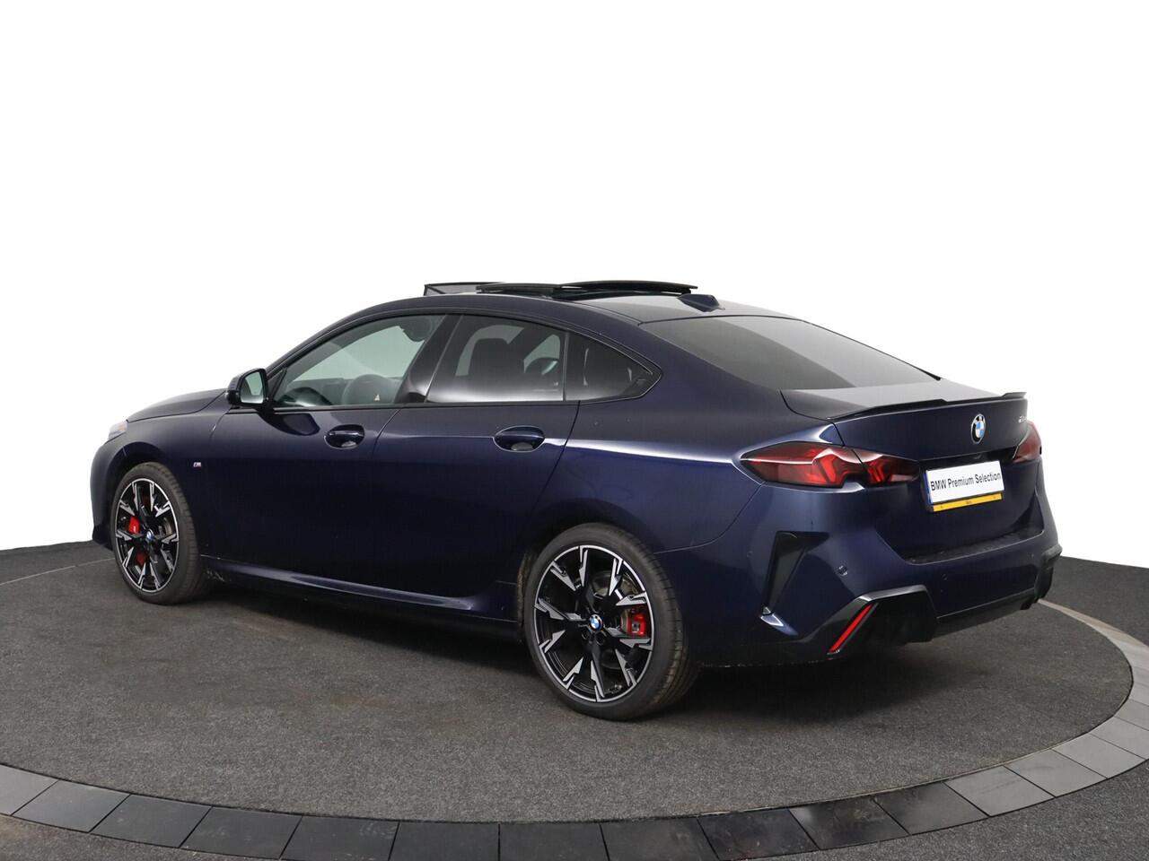 BMW 2-SERIE Gran Coupé 220 M Sport Pro | Glazen Panoramadak | Elektrisch verstelbare lederen stoelen | Harman Kardon | Head-Up Display | Active Cruise Control | 19" M Y-Spaak | Ekris Selection