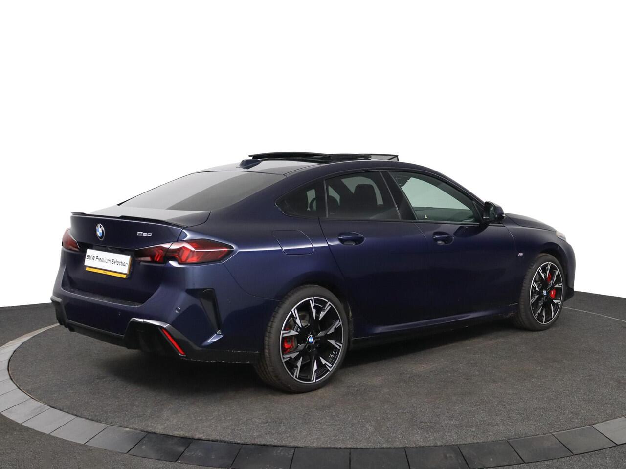 BMW 2-SERIE Gran Coupé 220 M Sport Pro | Glazen Panoramadak | Elektrisch verstelbare lederen stoelen | Harman Kardon | Head-Up Display | Active Cruise Control | 19" M Y-Spaak | Ekris Selection