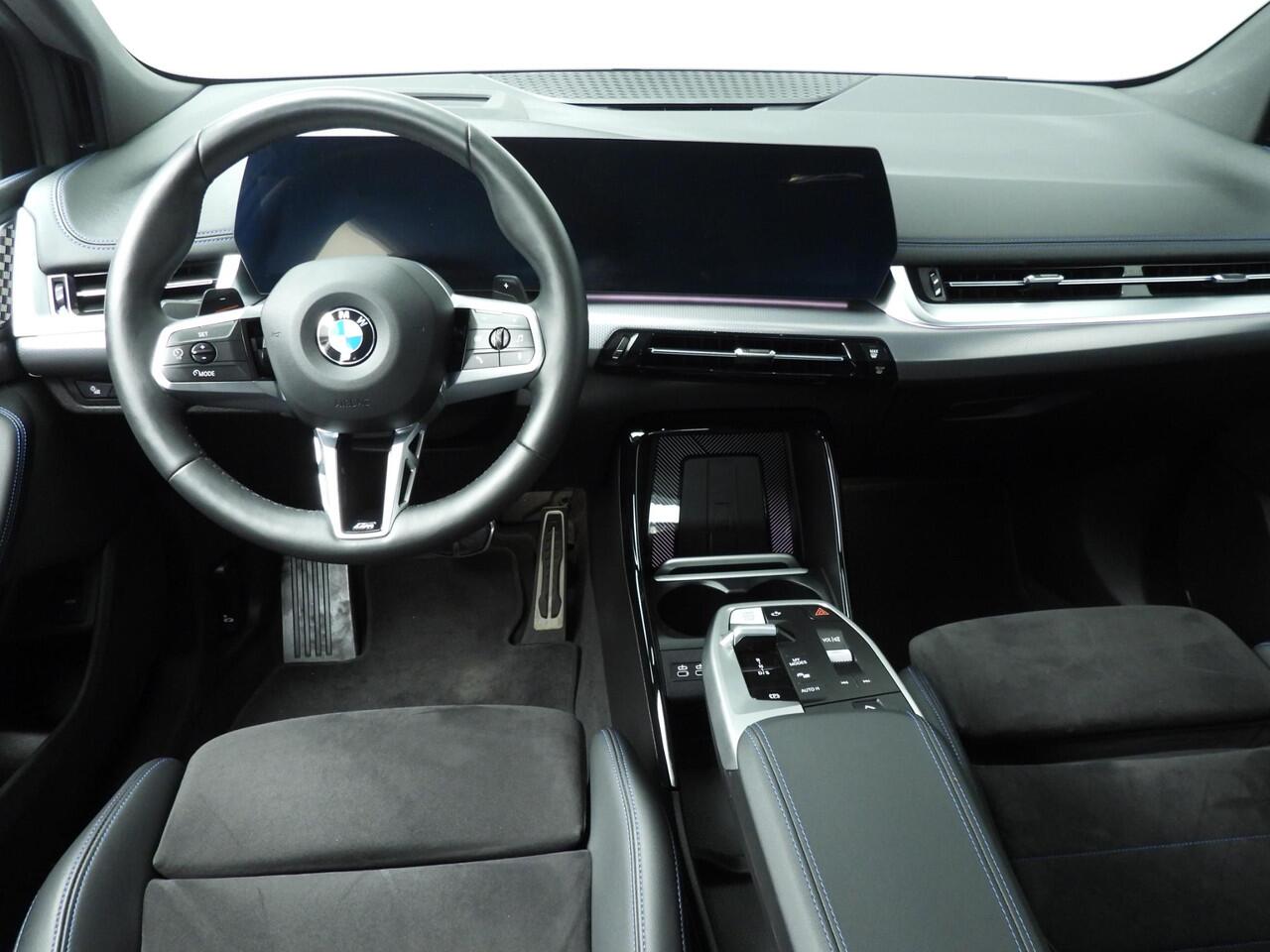 BMW 2-SERIE Active Tourer 220i | M-Sportpakket | LED | HUD | Active cruise | Elektr. zetels | Keyles go | DAB | Harman-kardon sound | Alu 17 inch