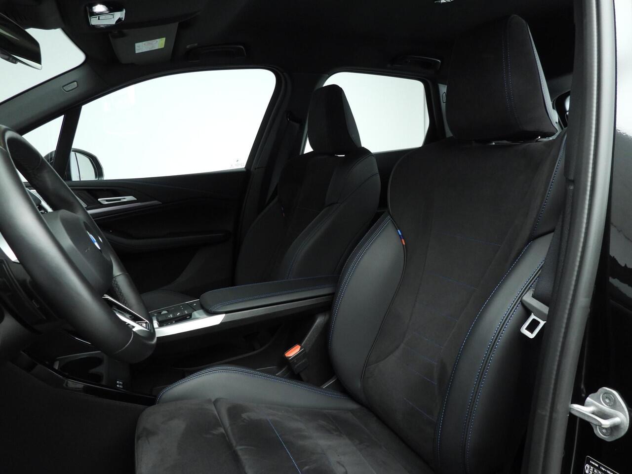 BMW 2-SERIE Active Tourer 220i | M-Sportpakket | LED | HUD | Active cruise | Elektr. zetels | Keyles go | DAB | Harman-kardon sound | Alu 17 inch