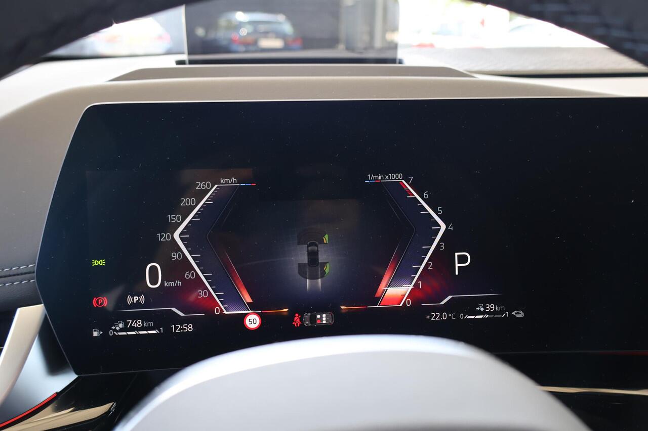 BMW 2-SERIE Active Tourer 225e xDrive | M Sportpakket | Stoelen Elektrisch Verstelbaar met Massage | Stuur- en stoelverwarming | Head-Up Display | Harman Kardon | Camera | Ekris Selection