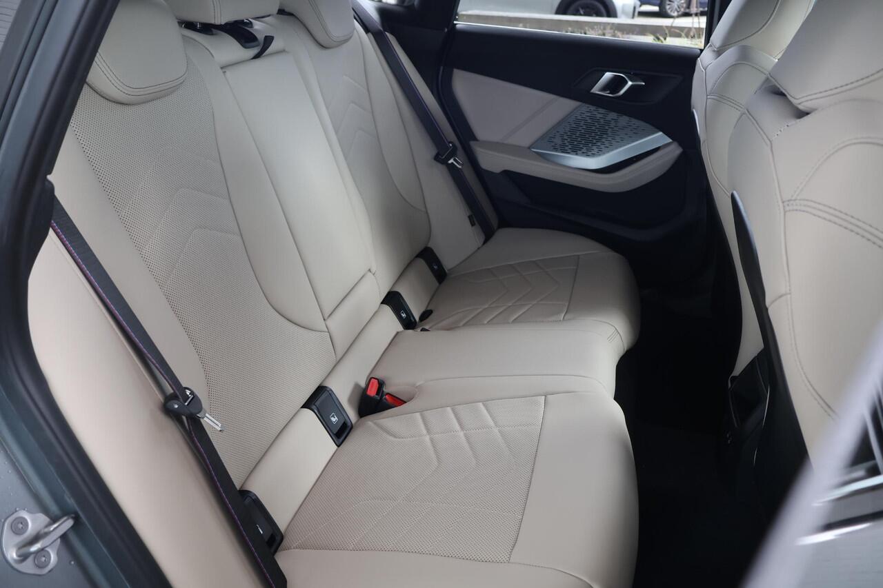 BMW 2-SERIE Gran Coupé 220 M Sport Design Edition | Voorstoelen Verwarmd | Stuurwiel Verwarmd | Achteruitrij Camera | Ekris Selection