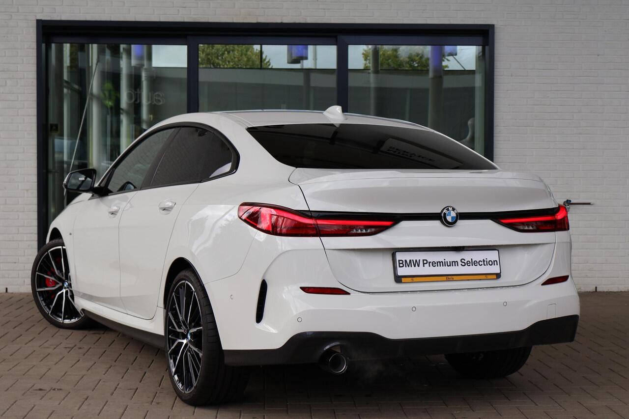 BMW 2-SERIE Gran Coupé 218i High Executive | M Sport Pro | Harman Kardon | Voorstoelen Verwarmd | Camera | Stuurverwarming | Active Cruise Control | 19" M Dubbelspaak | Ekris Selection