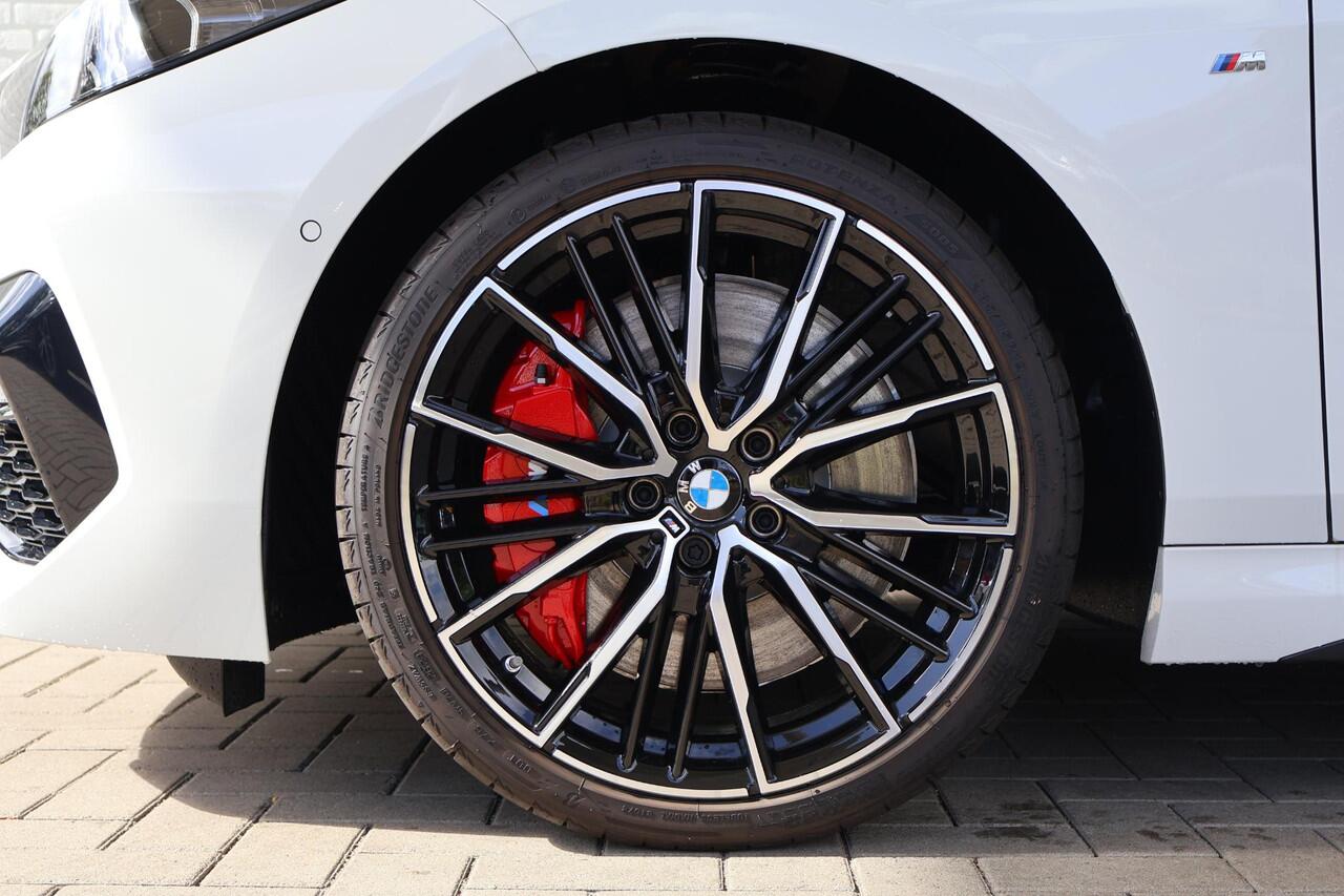 BMW 2-SERIE Gran Coupé 218i High Executive | M Sport Pro | Harman Kardon | Voorstoelen Verwarmd | Camera | Stuurverwarming | Active Cruise Control | 19" M Dubbelspaak | Ekris Selection