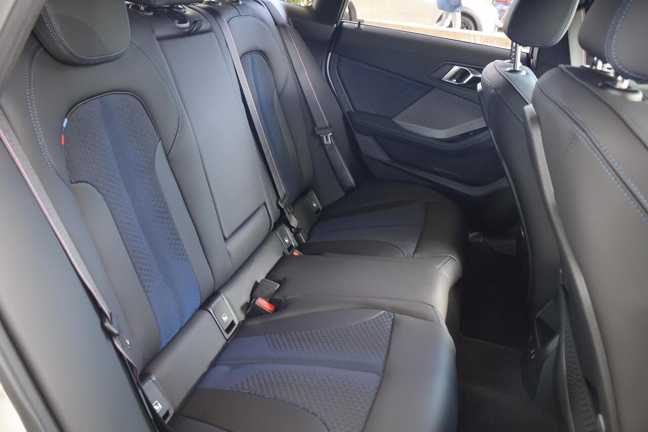 BMW 2-SERIE Gran Coupé 218i High Executive | M Sport Pro | Harman Kardon | Voorstoelen Verwarmd | Camera | Stuurverwarming | Active Cruise Control | 19" M Dubbelspaak | Ekris Selection