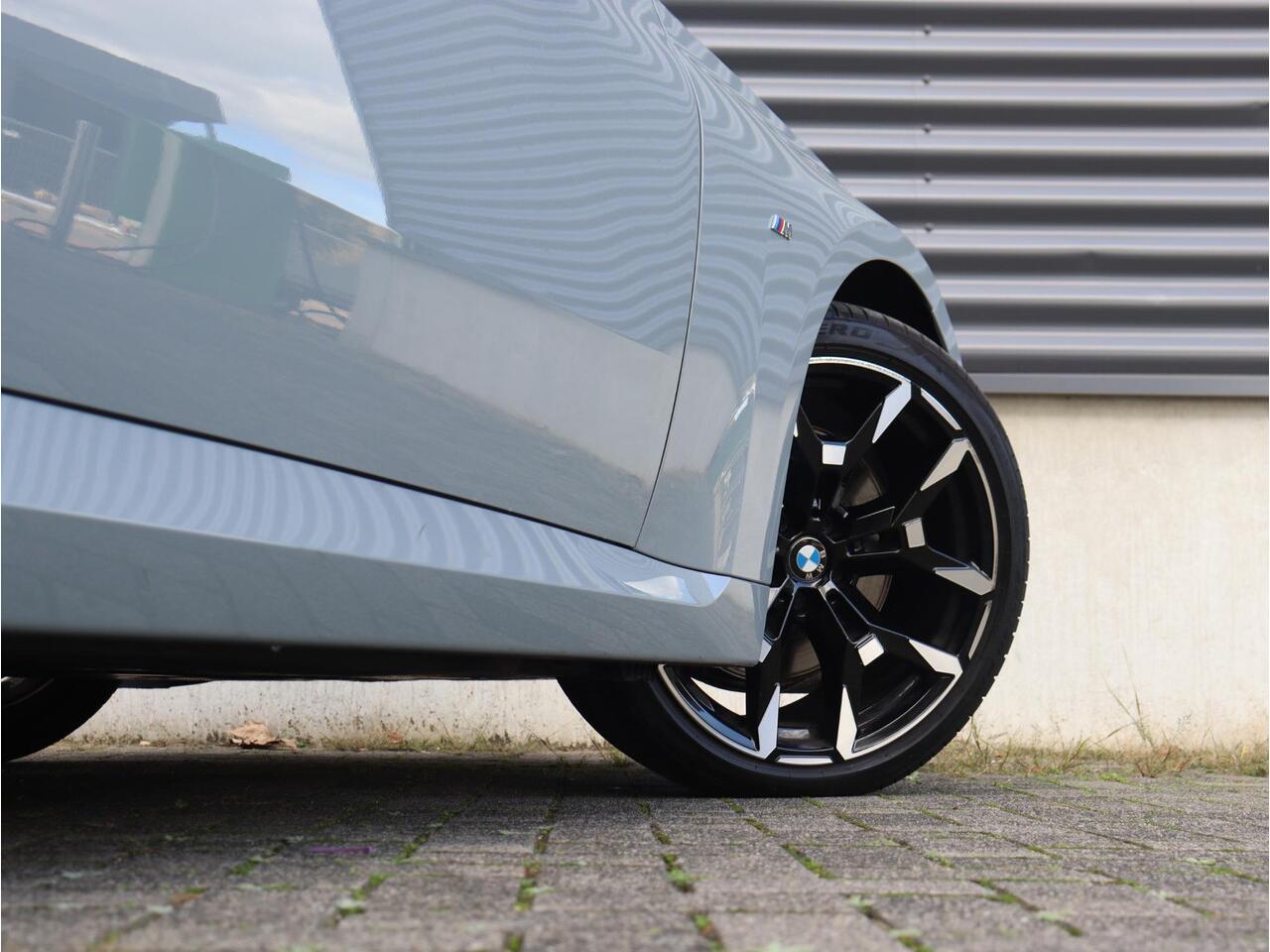 BMW 2-SERIE Coupé 220i | M Sportpakket Pro | Panodak | Head-Up | Parking Assistant Plus | Driving Assistant | Comfort Access | HiFi | 19'' LMV