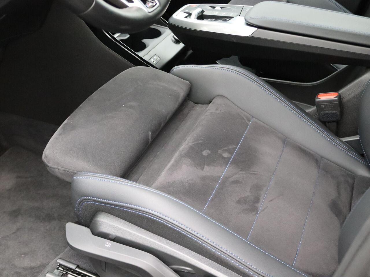 BMW 2-SERIE Active Tourer 220i M Sportpakket | Achteruitrijcamera | Parking Assistant | Elektrisch verwarmde voorstoelen | 17''