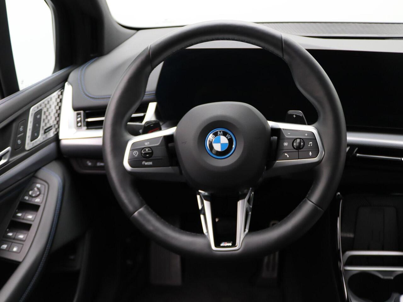 BMW 2-SERIE Active Tourer 230e xDrive M Sportpakket | Harman Kardon | Head-Up Display | Driving Assist Plus | Innovation Pack | 17"