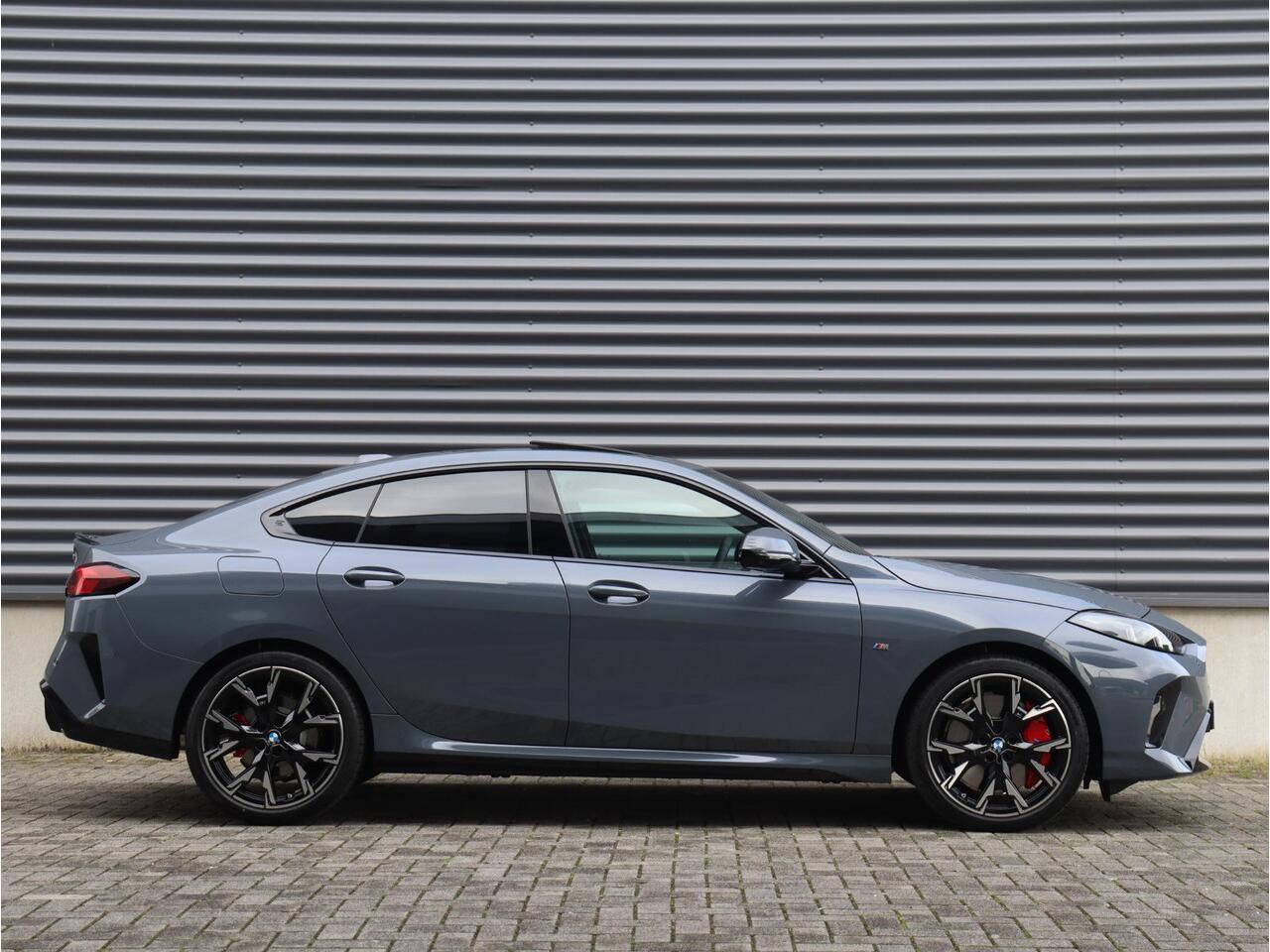 BMW 2-SERIE Gran Coupé 220 | M Sportpakket Pro | Panodak | Driving Assistant Plus | Harman Kardon | Parking Assistant Plus | Head-Up | 19'' LMV | Ekris Selection