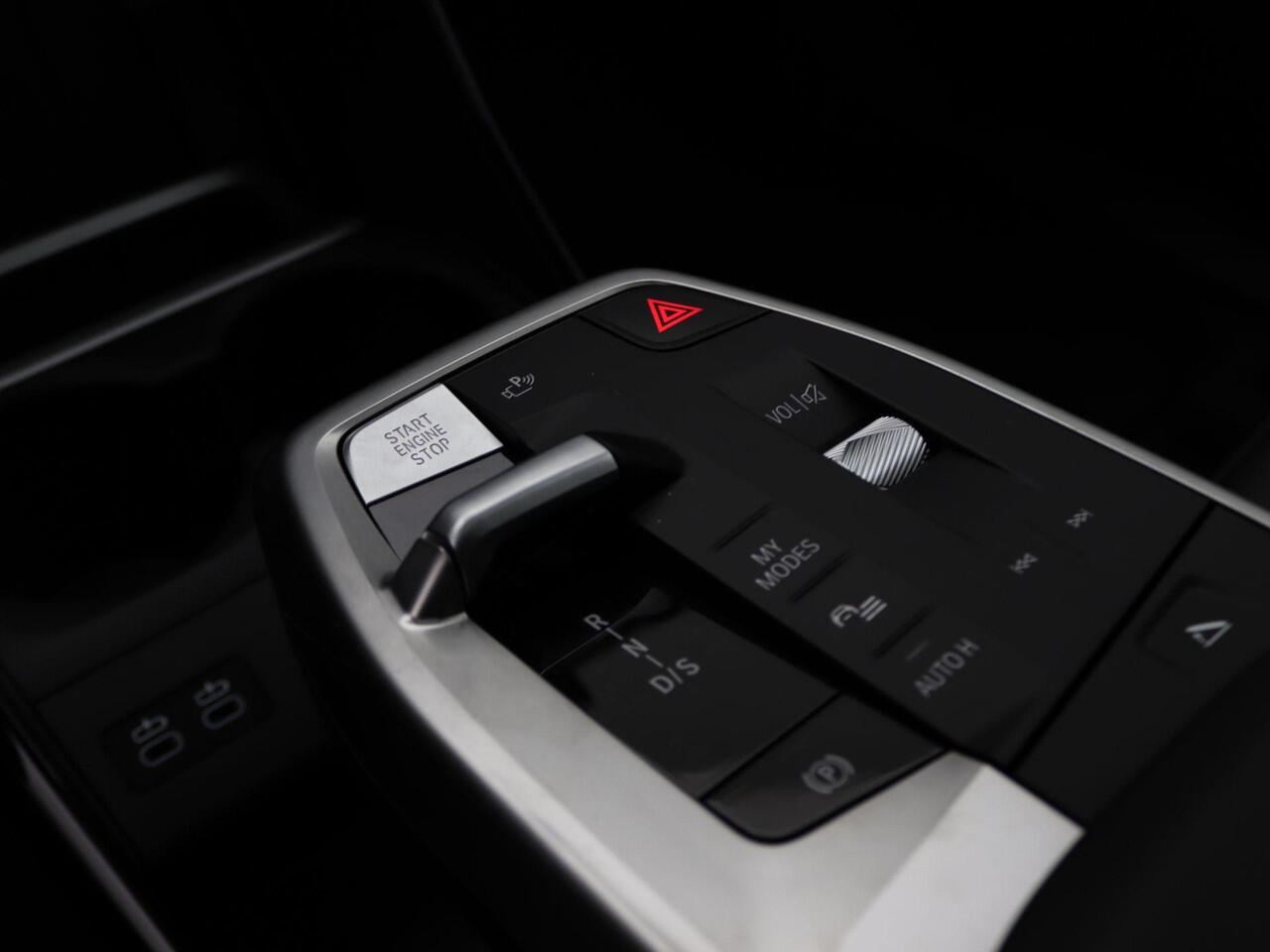 BMW 2-SERIE Active Tourer 225e xDrive M Sportpakket | Premium Pack | Comfort Pack | Travel Pack | Stuurwielrand Verwarmd | Trekhaak | Panoramadak | Elektrisch Verstelbare Sportstoelen | Driving Assistant Plus | Harman Kardon | 18'' | Ekris Selection