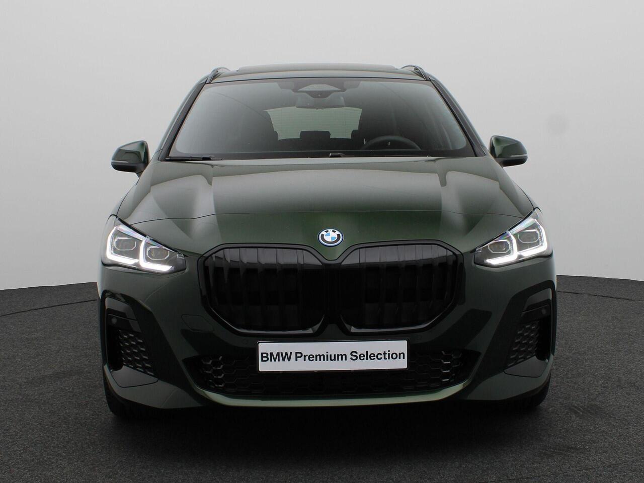 BMW 2-SERIE Active Tourer 225e xDrive M Sportpakket | Premium Pack | Comfort Pack | Travel Pack | Stuurwielrand Verwarmd | Trekhaak | Panoramadak | Elektrisch Verstelbare Sportstoelen | Driving Assistant Plus | Harman Kardon | 18'' | Ekris Selection