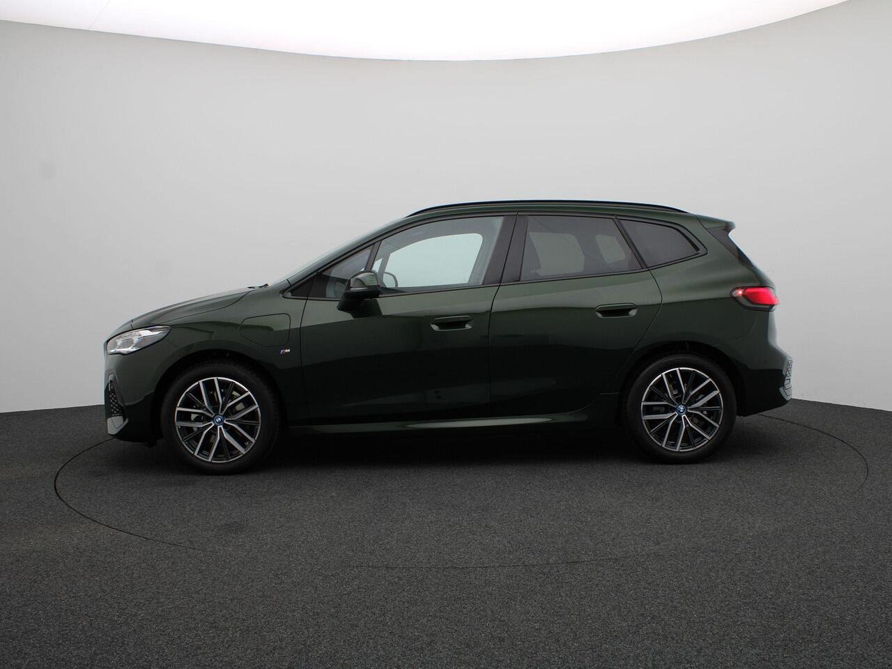 BMW 2-SERIE Active Tourer 225e xDrive M Sportpakket | Premium Pack | Comfort Pack | Travel Pack | Stuurwielrand Verwarmd | Trekhaak | Panoramadak | Elektrisch Verstelbare Sportstoelen | Driving Assistant Plus | Harman Kardon | 18'' | Ekris Selection