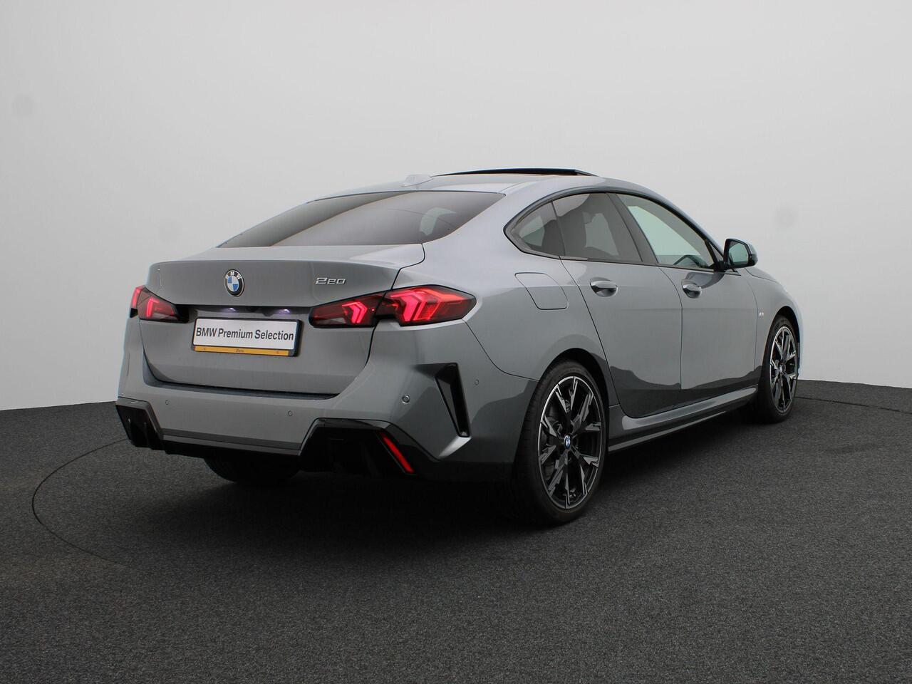 BMW 2-SERIE Gran Coupé 220 M Sportpakket | Premium Pack | Stuurwielrand Verwarmd | Comfort Access | Achteruitrijcamera | Panoramadak | Driving Assistant Plus | Harman Kardon | 19'' | Ekris Selection