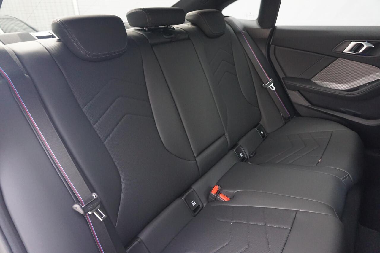 BMW 2-SERIE Gran Coupé 223 xDrive 19'' / Panoramdak / Harman Kardon / Head-Up Display / Trekhaak / Ekris Selection
