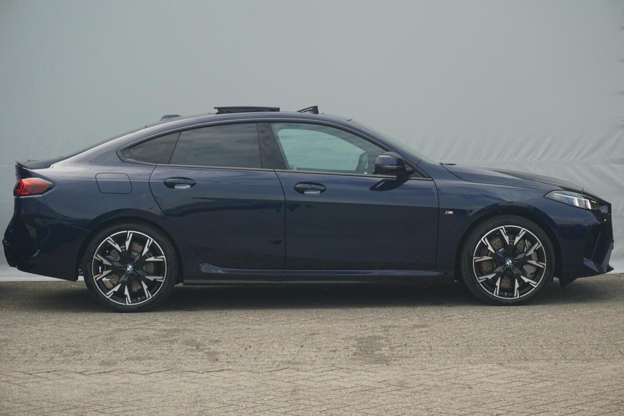 BMW 2-SERIE Gran Coupé 223 xDrive 19'' / Panoramdak / Harman Kardon / Head-Up Display / Trekhaak / Ekris Selection