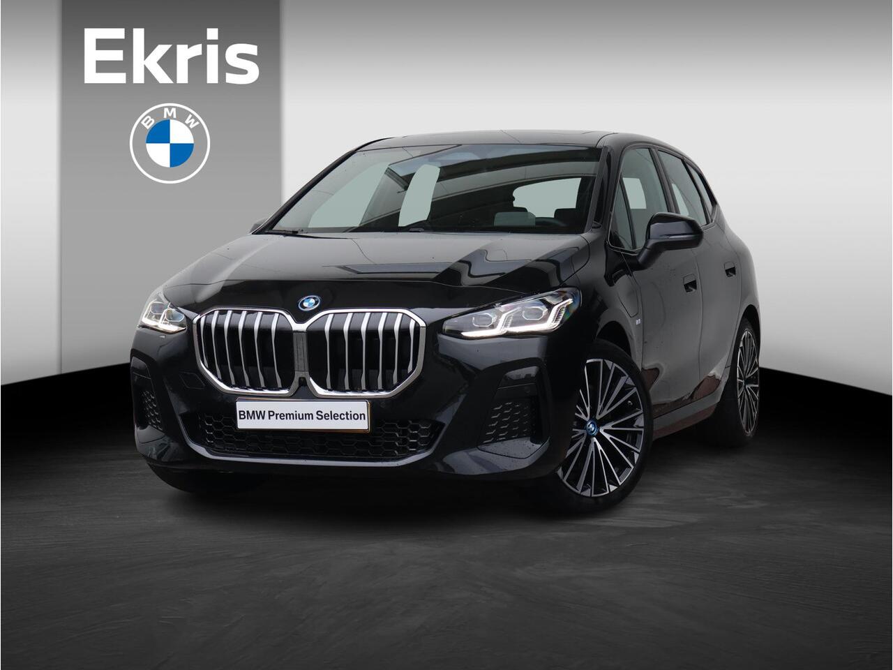 BMW 2-SERIE Active Tourer 230e xDrive M Sport/ Glazen Panoramadak/ Elektrisch verstelbare en verwarmbare stoelen/ Head-Up/ Harman Kardon