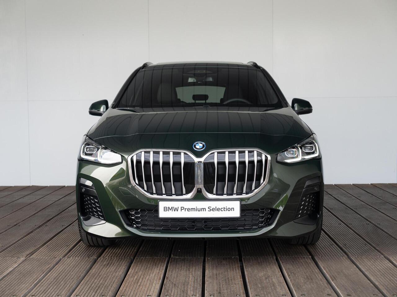 BMW 2-SERIE Active Tourer 225e xDrive | M Sportpakket | Innovation Pack | Verwarmd Stuurwiel | Comfort Access | Panoramadak | Stoelverwarming | Head-Up Display | Trekhaak | Ekris Selection