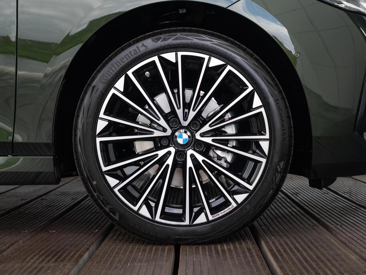 BMW 2-SERIE Active Tourer 225e xDrive | M Sportpakket | Innovation Pack | Verwarmd Stuurwiel | Comfort Access | Panoramadak | Stoelverwarming | Head-Up Display | Trekhaak | Ekris Selection