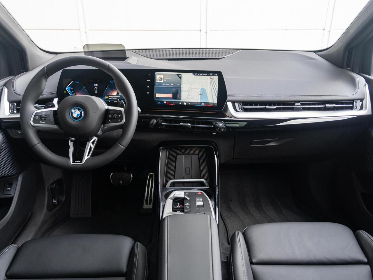 BMW 2-SERIE Active Tourer 225e xDrive | M Sportpakket | Innovation Pack | Verwarmd Stuurwiel | Comfort Access | Panoramadak | Stoelverwarming | Head-Up Display | Trekhaak | Ekris Selection