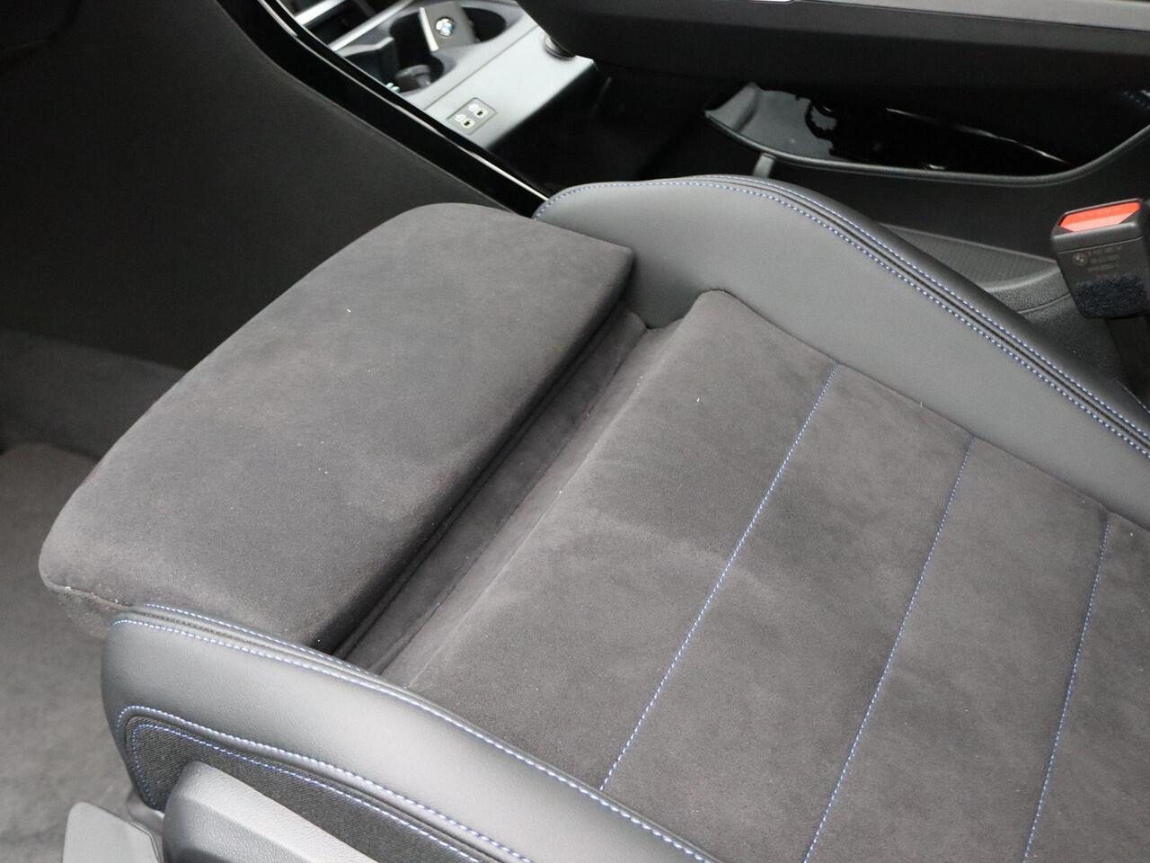 BMW 2-SERIE Active Tourer 218i M Sportpakket | Premium Pack | Stuurwielrand Verwarmd | Trekhaak | Driving Assistant | Parking Assistant | 18'' | Ekris Selection