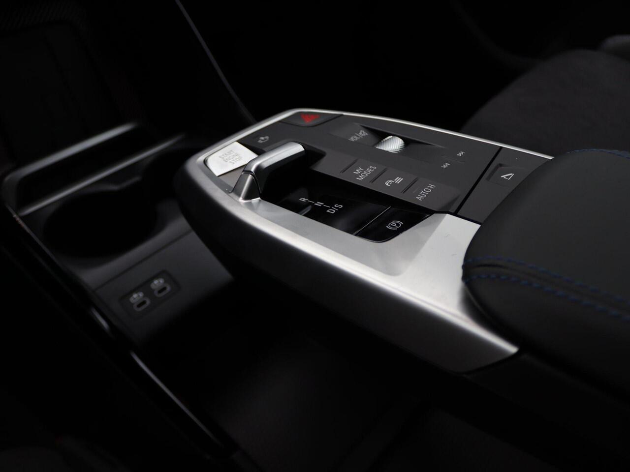 BMW 2-SERIE Active Tourer 218i M Sportpakket | Premium Pack | Stuurwielrand Verwarmd | Trekhaak | Driving Assistant | Parking Assistant | 18'' | Ekris Selection