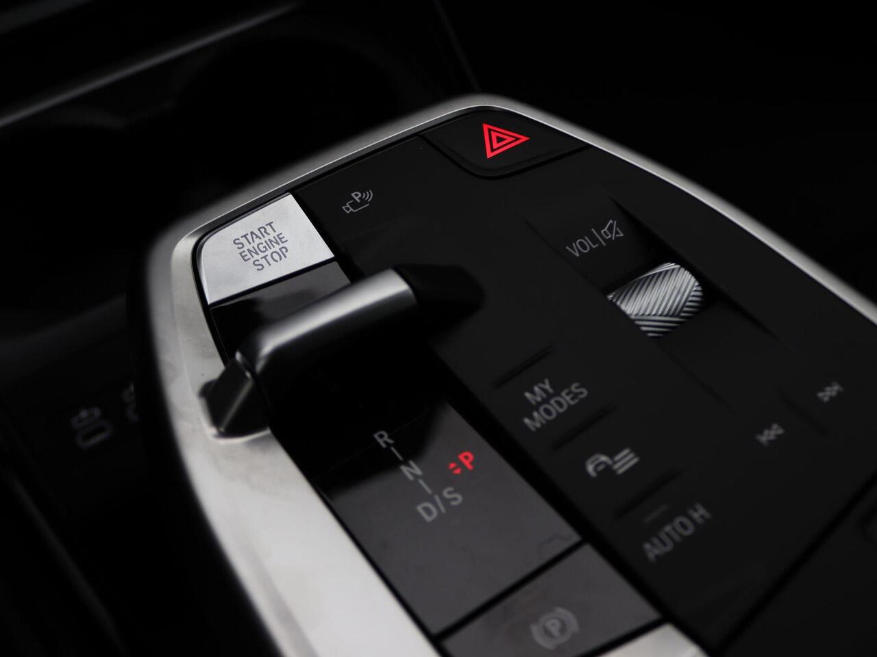 BMW 2-SERIE Active Tourer 218i M Sportpakket | Premium Pack | Stuurwielrand Verwarmd | Trekhaak | Driving Assistant | Parking Assistant | 18'' | Ekris Selection