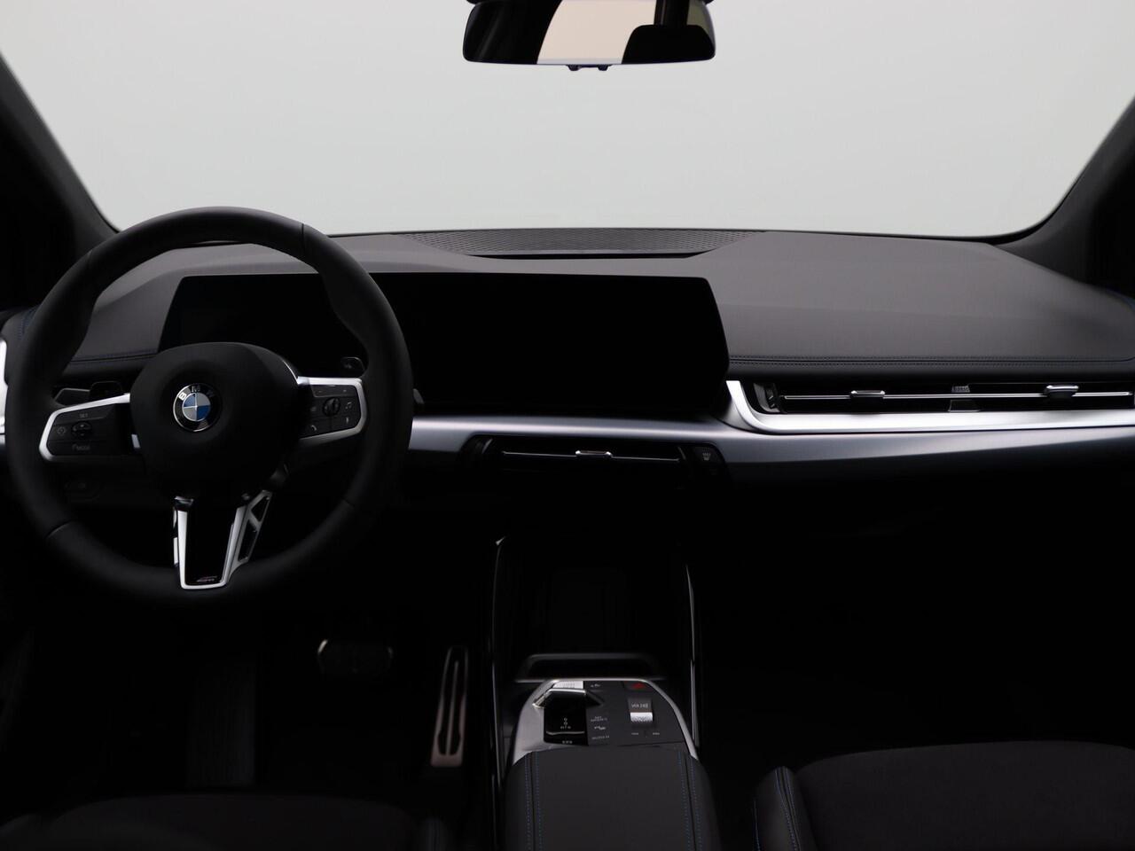 BMW 2-SERIE Active Tourer 218i M Sportpakket | Premium Pack | Stuurwielrand Verwarmd | Trekhaak | Driving Assistant | Parking Assistant | 18'' | Ekris Selection