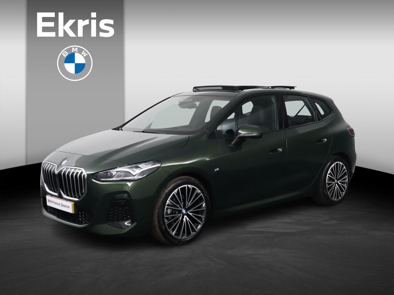 BMW 2-SERIE Active Tourer 220i M Sportpakket | Harman-Kardon | Innovation Pack | Panoramadak | Comfort Access | Head-Up | M Adaptief onderstel